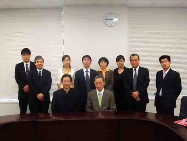 與客戶合影（左前一、我公司董事長(zhǎng)）